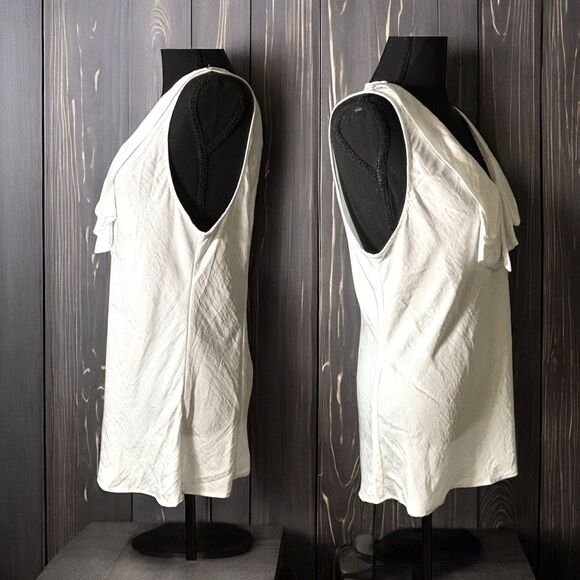 SUNNY LEIGH Sleeveless Top V Neck With Pleated Bow Detail White Satin - Picture 3 of 8